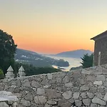 Oliveiral With River View, Heated Pool & Jacuzzi * Vila Nova de Cerveira