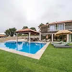 Villa Oliveiral With River View, Heated Pool & Jacuzzi