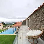 Villa Oliveiral With River View, Heated Pool & Jacuzzi Vila Nova de Cerveira