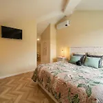 Villa Oliveiral With River View, Heated Pool & Jacuzzi *