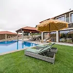 Oliveiral With River View, Heated Pool & Jacuzzi Villa *