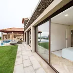 Villa Oliveiral With River View, Heated Pool & Jacuzzi