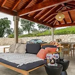 Villa Oliveiral With River View, Heated Pool & Jacuzzi *