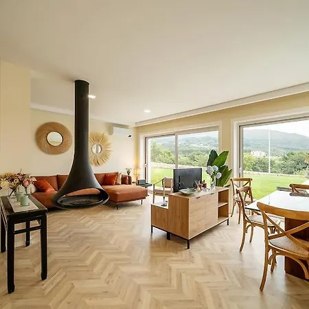 Villa Oliveiral With River View, Heated Pool & Jacuzzi Vila Nova de Cerveira