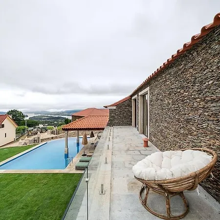 Villa Oliveiral With River View, Heated Pool & Jacuzzi Vila Nova de Cerveira