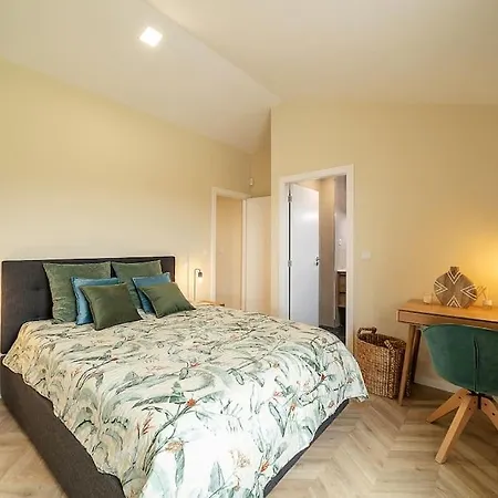 Villa Oliveiral With River View, Heated Pool & Jacuzzi