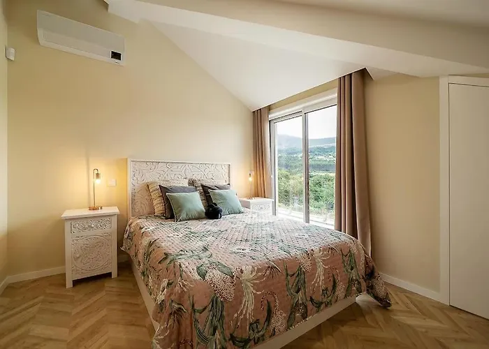 Oliveiral Countryside With River View Villa *