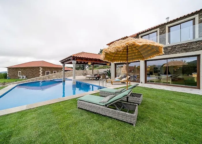 Oliveiral Countryside With River View Villa *