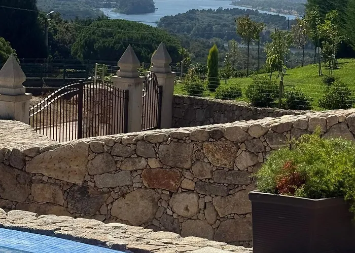 别墅 Oliveiral Countryside With River View 维拉·诺瓦·达·塞尔维尔